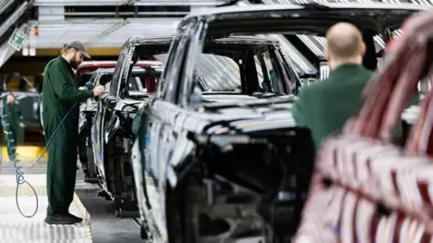 Jaguar Land Rover Supply Chain Workers Allegedly Told to Apply for Government Benefits, Union States