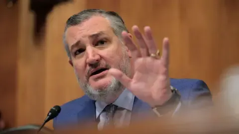 Lawmaker Cruz Compares US Broadcast Oversight Body to ‘Mafioso’ on Kimmel’s Program